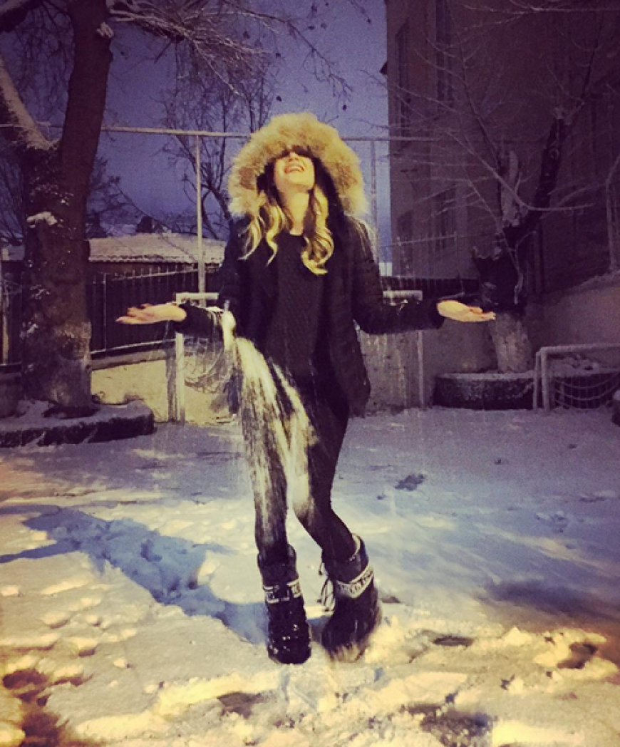 Im Schneegestöber spazieren gehen - dank Moon Boots kein Problem!