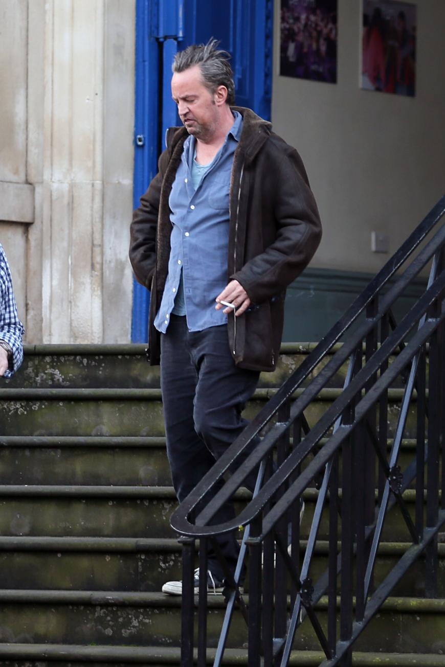Unrasiert, mit zerzausten Haaren und offen stehendem Hemd wurde der Serien-Star in London gesichtet.