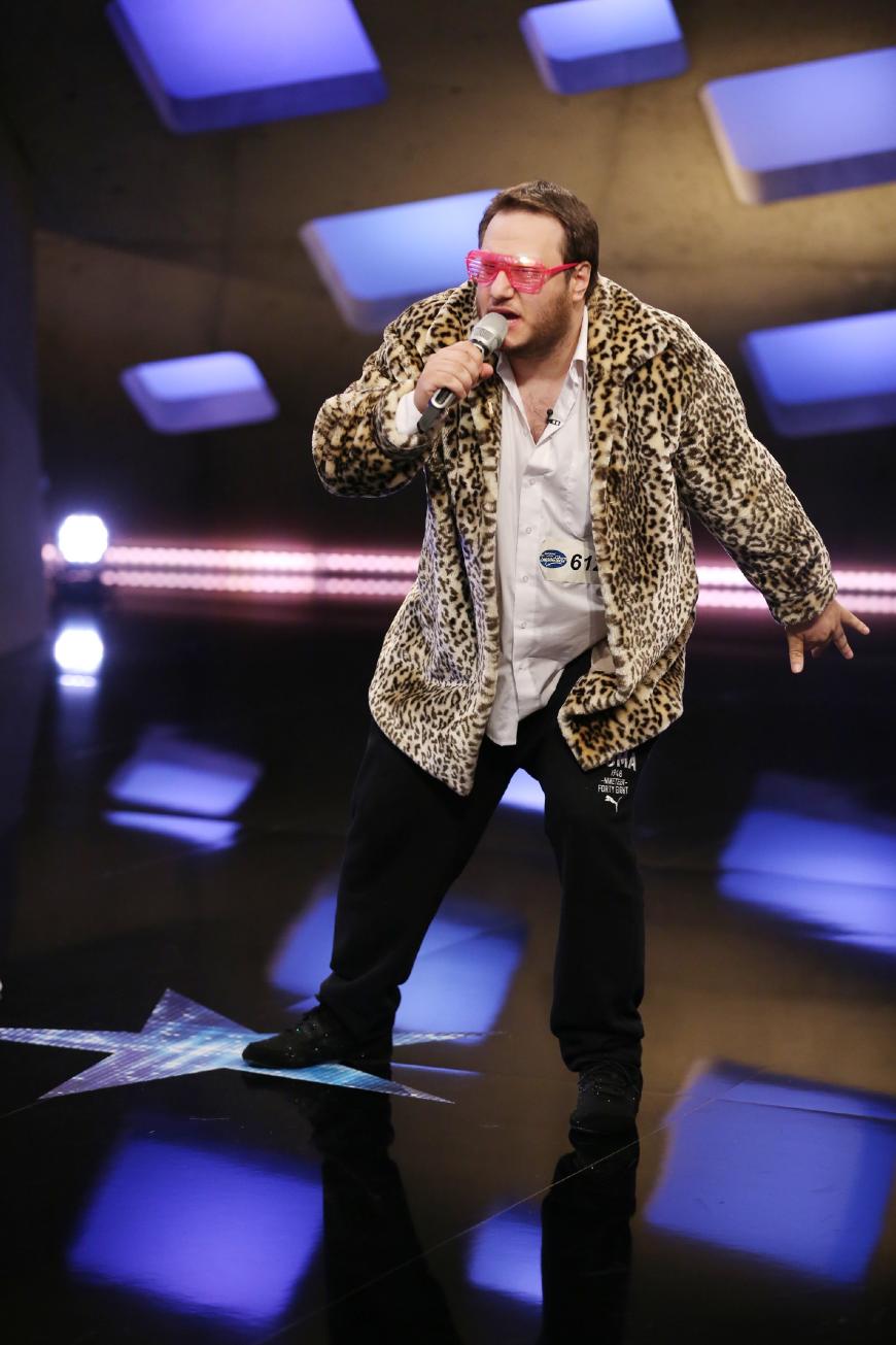 Das Outfit ist schon mal genauso schrill wie im letzten Jahr - ob Kazim Akboga auch 2016 für einen Hit sorgen wird?
