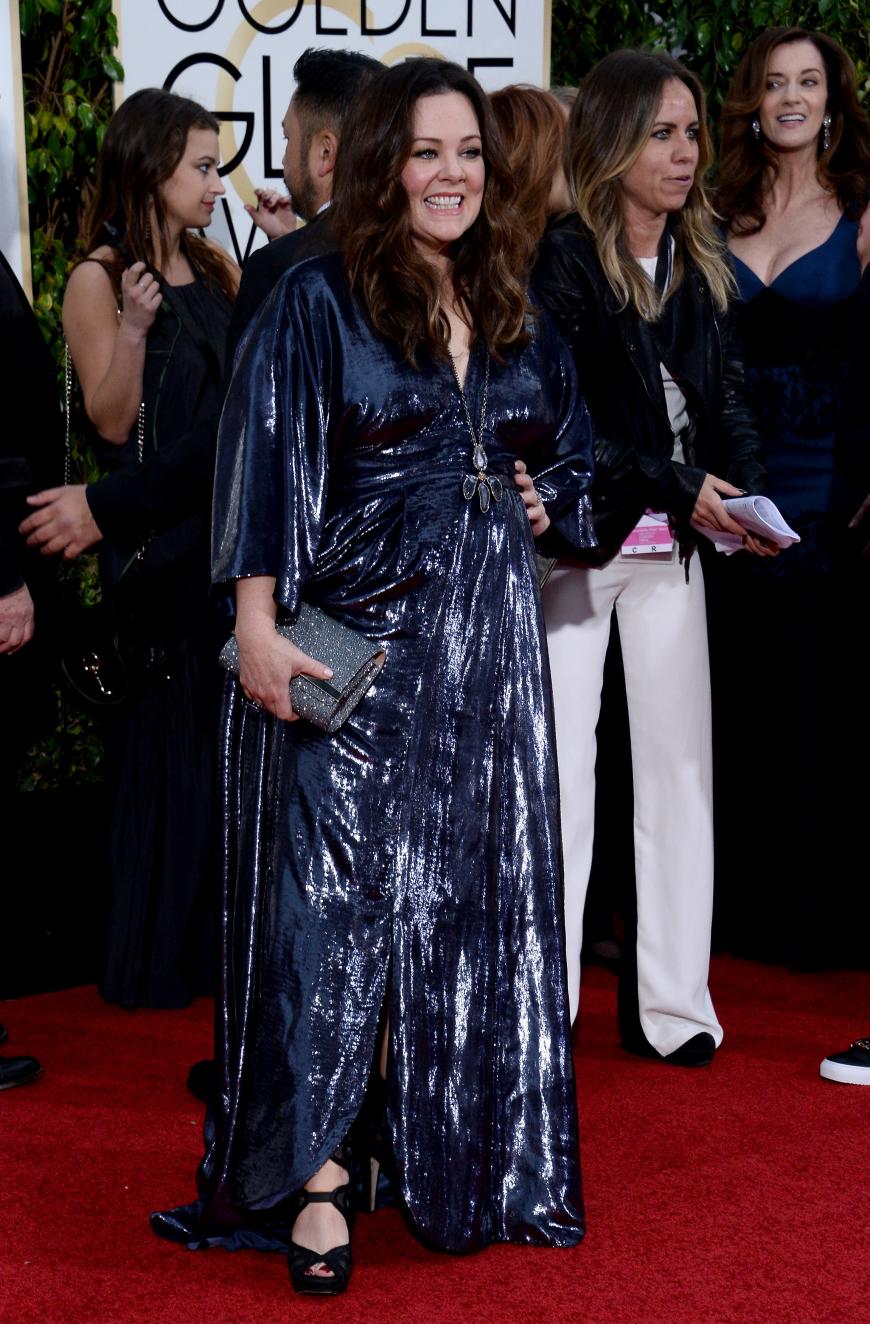 Jaaa, Melissa McCarthy hat wahnsinnig viel abgenommen und sieht toll aus - eigentlich. Nur diese Glitzer-Robe hätte sie besser zu Hause im Schrank gelassen.