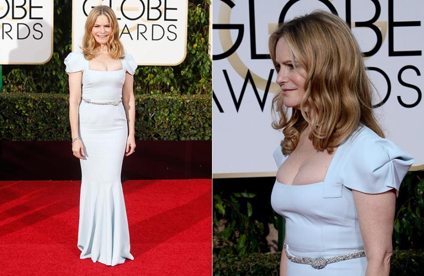 Jennifer Jason Leigh hätte ihr Kleid besser eine Nummer größer gekauft. Dann hätte ihr überquellendes Dekolleté etwas mehr Platz gehabt.