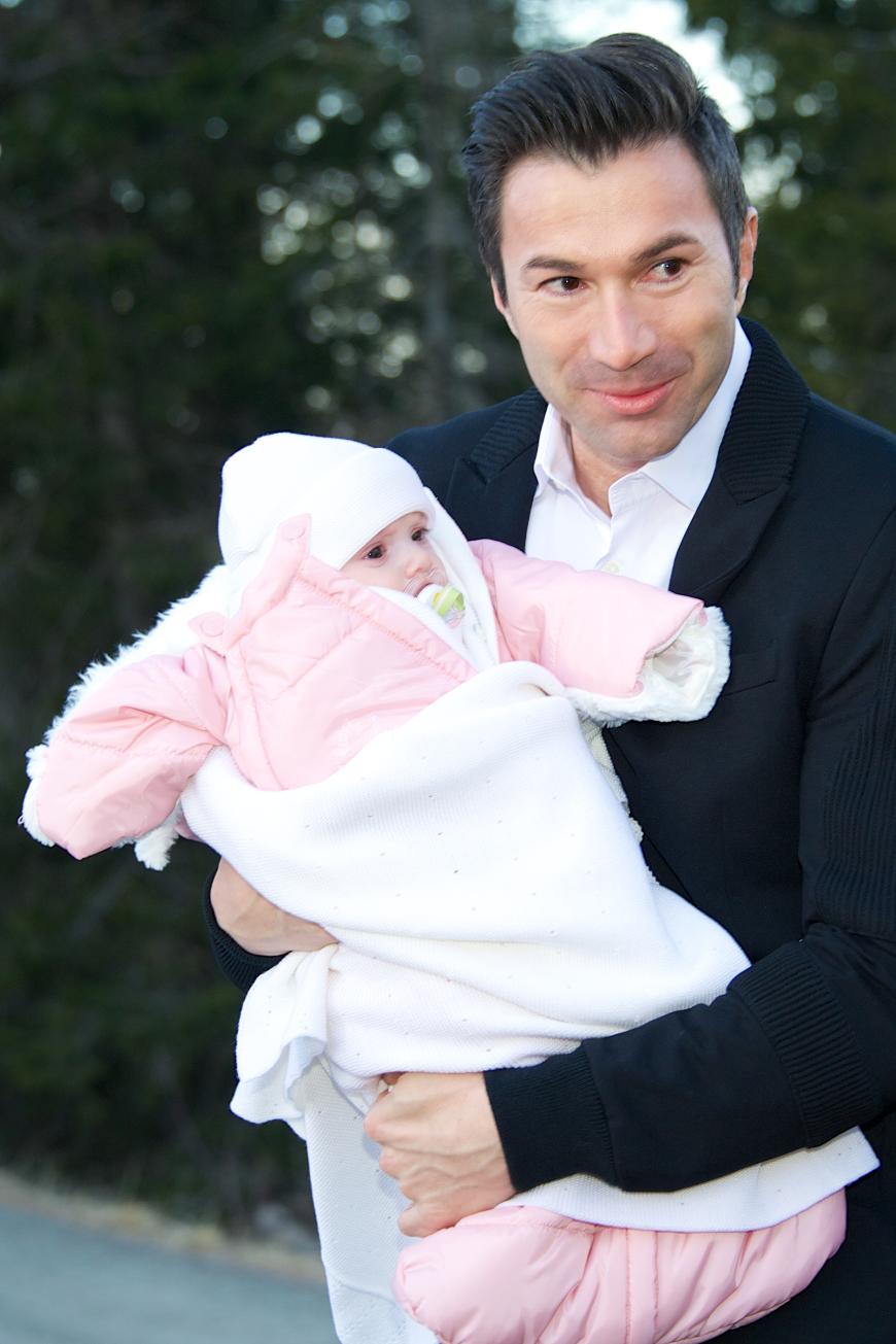 Awww! Papa Lucas Cordalis mit dem Taufkind Sophia