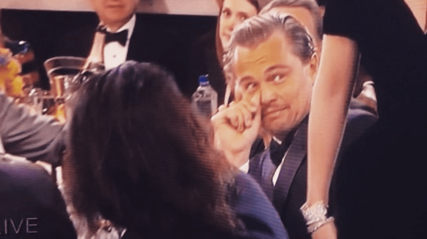 Nanu? Leonardo DiCaprio kriegt sich gar nicht mehr ein, als Lady Gaga auf die Bühne stolziert, um ihren Preis entgegen zu nehmen.