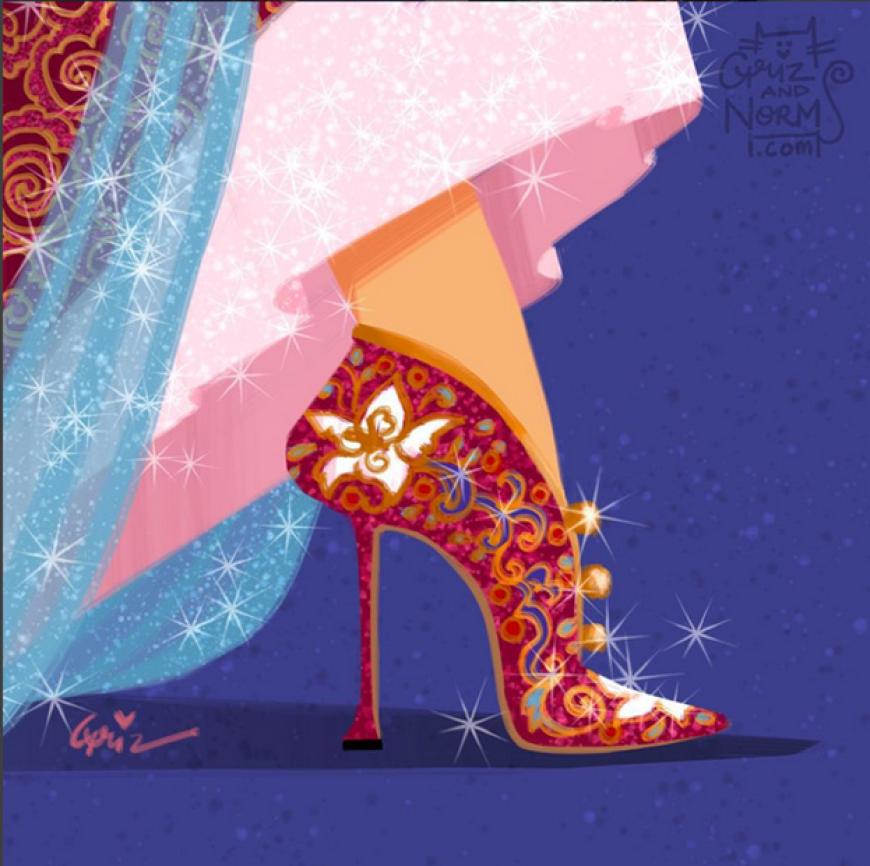 Mulan in aufwendig bestickten Ankle Boots von Manolo Blahnik
