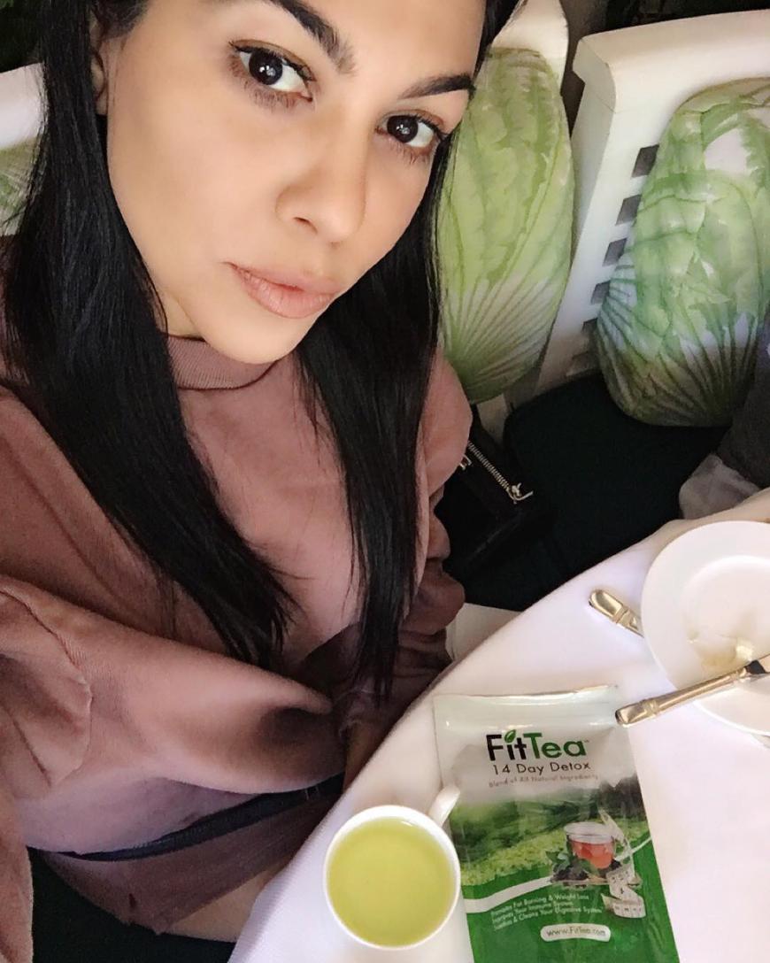 Ihre Halbschwester Kourtney Kardashian schwört auf eine 14-tägige Kur mit FitTea.