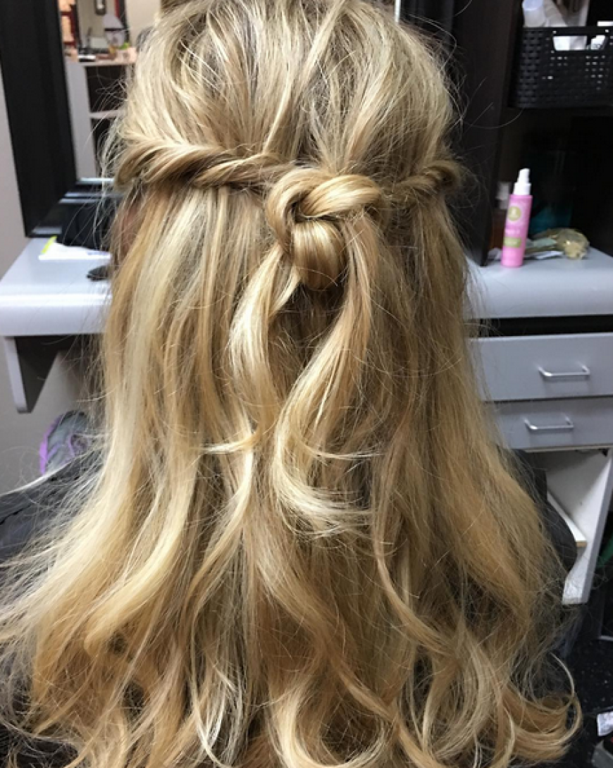 Auch offen kann der Hairknot getragen werden.