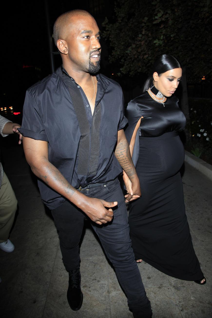 In ihrer Schwangerschaft ließ Kim Kardashian ihre Outfits von einer Assistentin anprobieren.