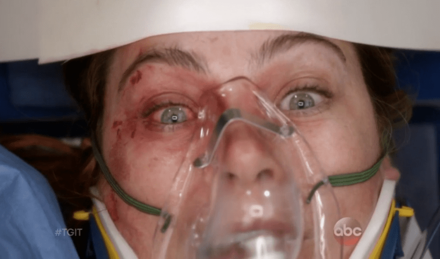 Augen weit aufgerissen, blutverschmiertes Gesicht: Wie steht es um den Gesundheitszustand von Meredith?