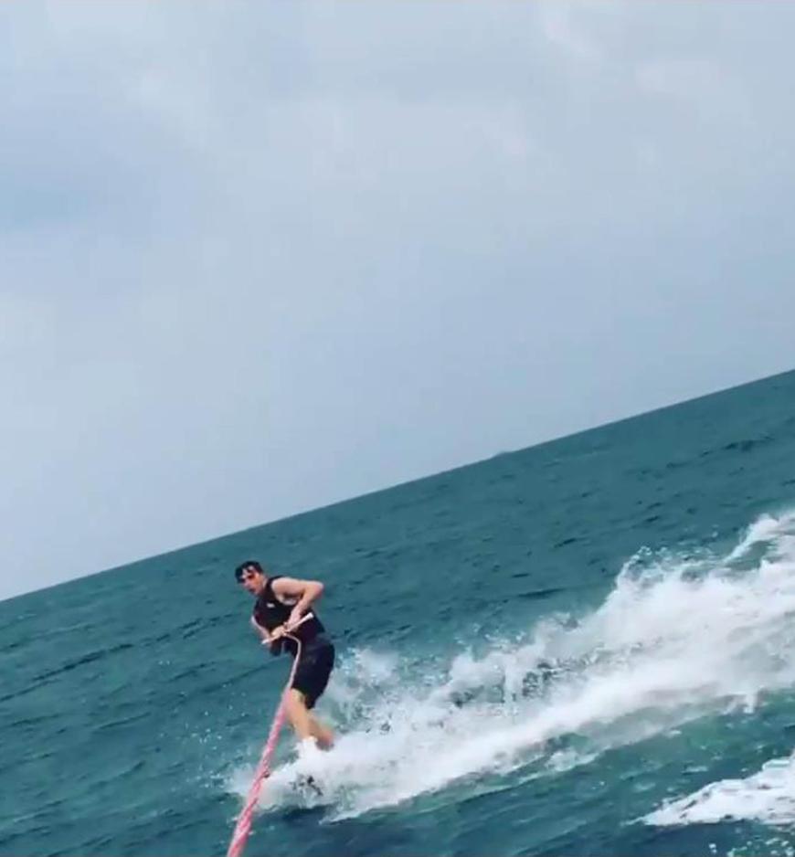Relaxen und entspannen im Urlaub, das ist nix für Brooklyn Beckham! Der Kicker-Sohn steht auf Action und Fun!