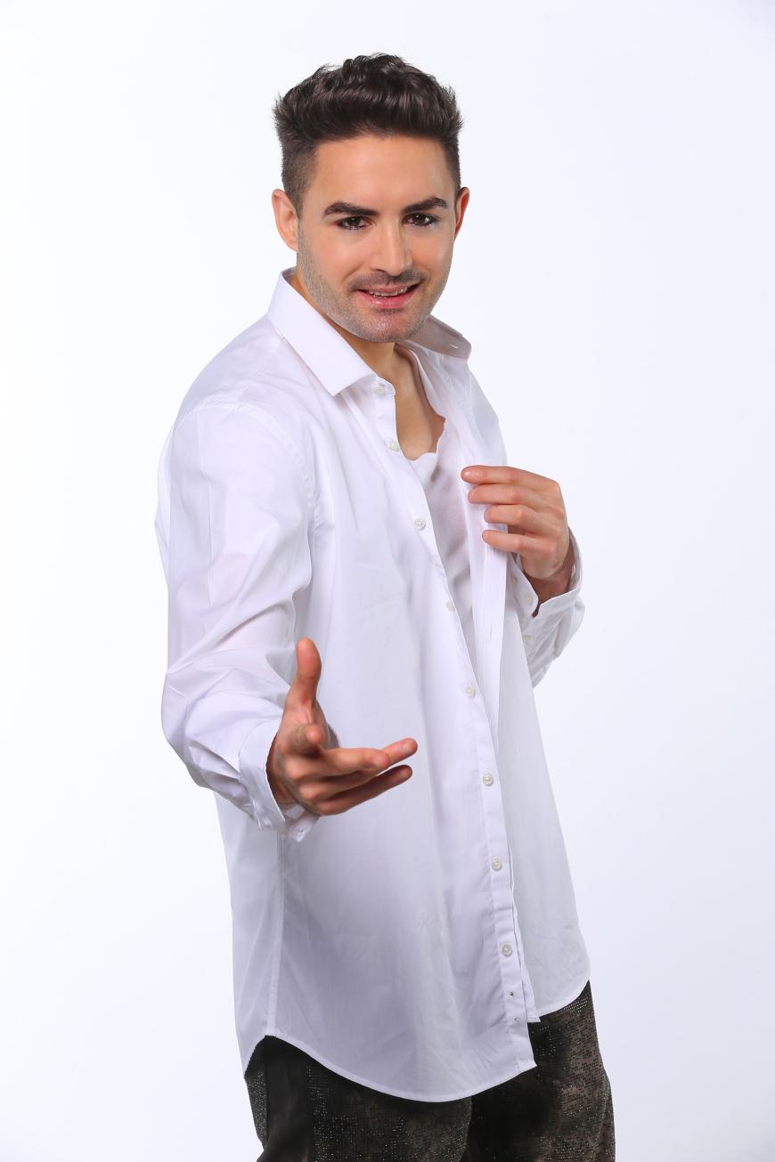 Menderes Bagci, 31, Beruf: Ex-Tankwart und „DSDS“-Dauerkandidat
Skandale: 2014 schockte er mit dem Geständnis, dass er noch Jungfrau ist.
Dschungel-Tauglichkeit: Wenn er singt, hat er das Lagerfeuer für sich allein. Nathalie wird seine Hormone in Wallung bringen.
Zukunftsaussichten: Wenn „DSDS“ nicht eingestellt ist, trällert er noch heute …