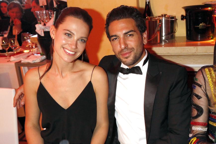 Elyas M'Barek und seine Julia bekennen sich öffentlich zu ihrer Beziehung.