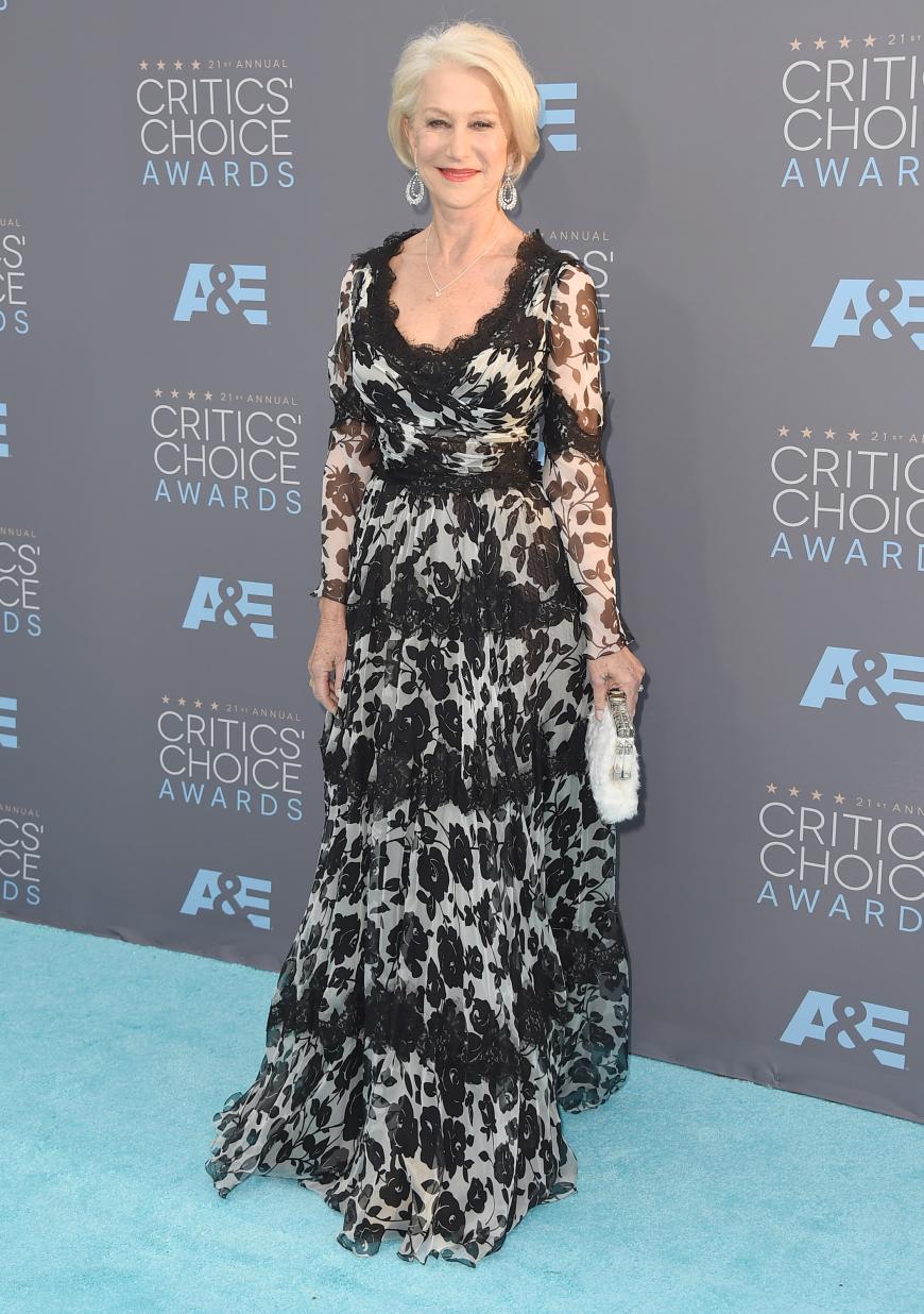 Zeitlos elegant zeigte sich Hellen Mirren in einer floralen Chiffon-Robe aus dem Hause Dolce & Gabbana.