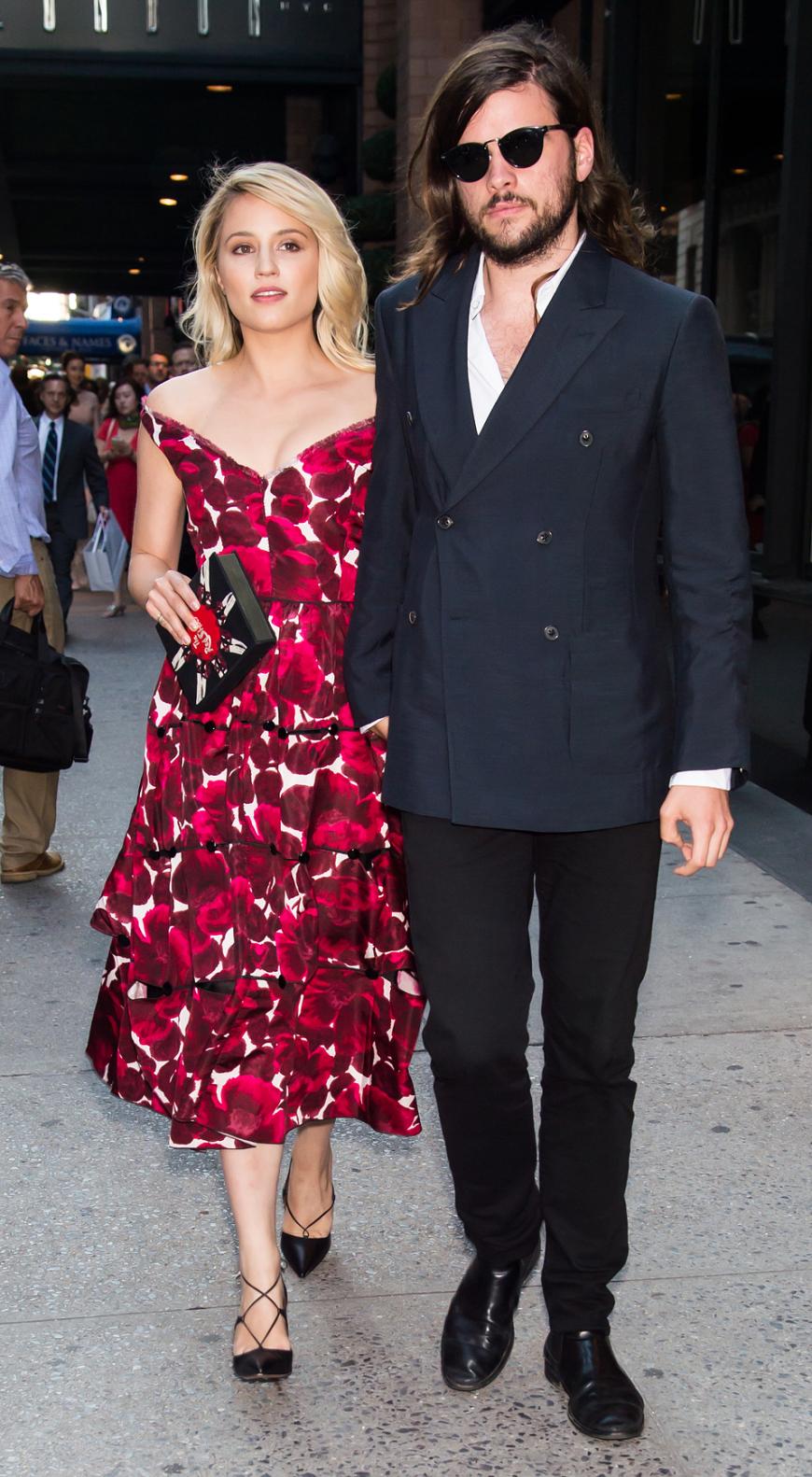 Seit Juli 2015 ist bekannt, dass Dianna Agron und Winston Marshall ein Paar sind.