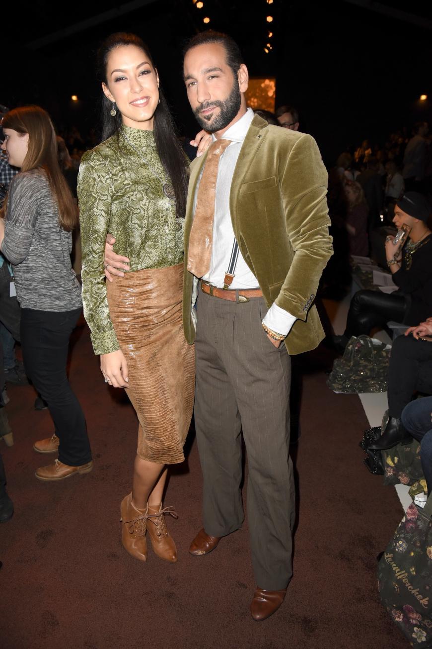 Massimo Sinato und Rebecca Mir im gruseligen Partnerlook.