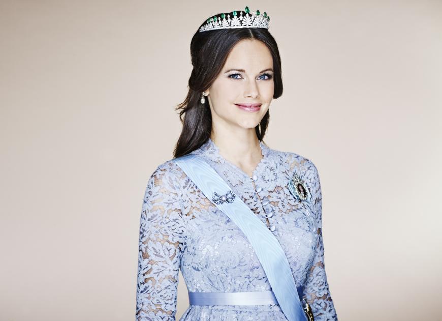 Jüngst veröffentlichte das schwedische Königshaus dieses bezaubernde Foto von Sofia mit Diadem. Aufgenommen wurde es im Dezember 2015 beim Nobelpreis-Bankett in Stockholm.
