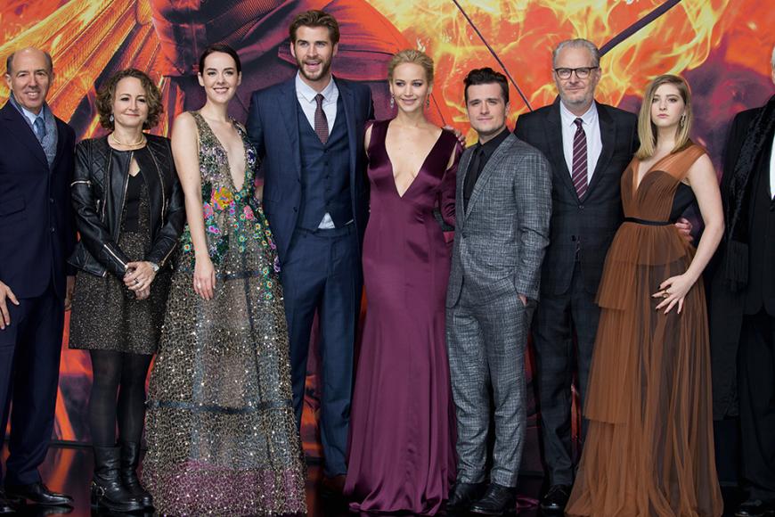 Jena Malone mit ihren Kollegen von