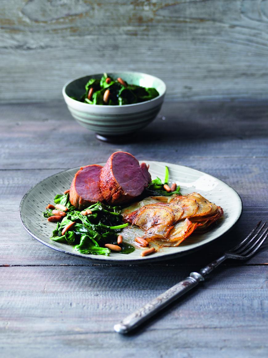 Pork Tenderloin mit Kartoffelgratin und Spinat