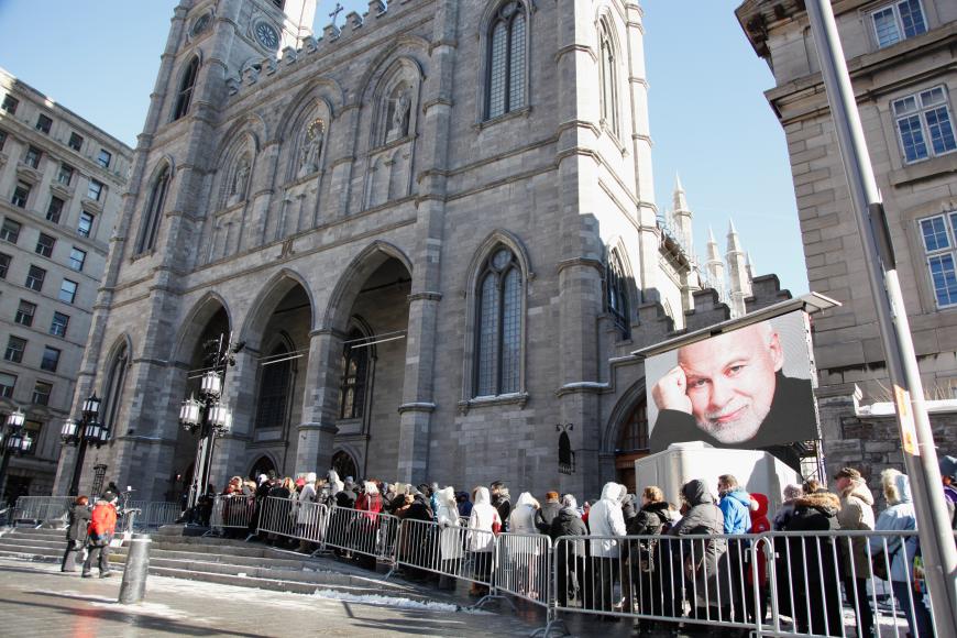 Zahlreiche Fans waren nach Montréal gekomnen, um dem Musik-Manager die letzte Ehre zu erweisen.