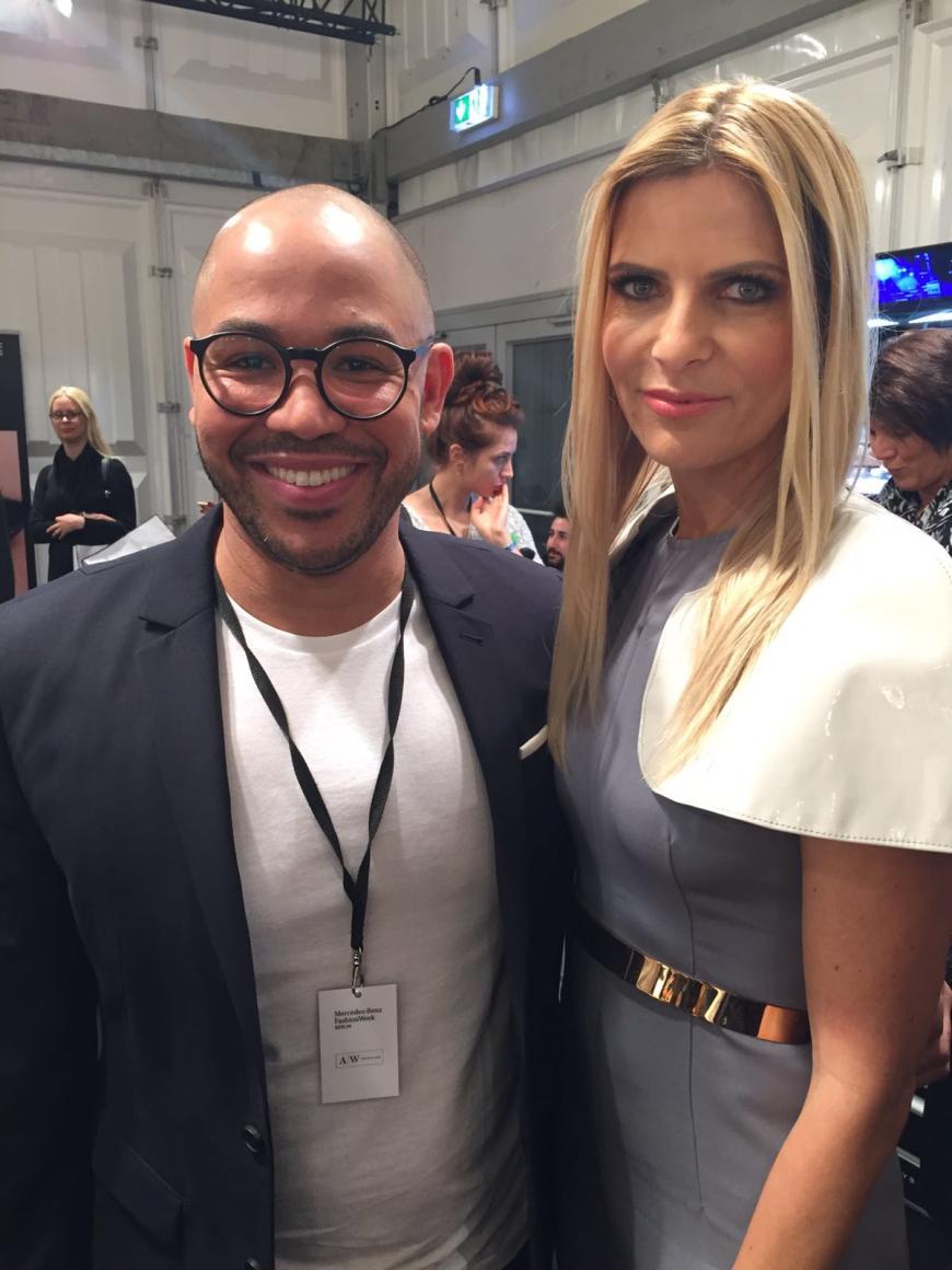 Backstage mit Designer Manuel Kirchner vom Label Tulpen Design. Er ist happy!