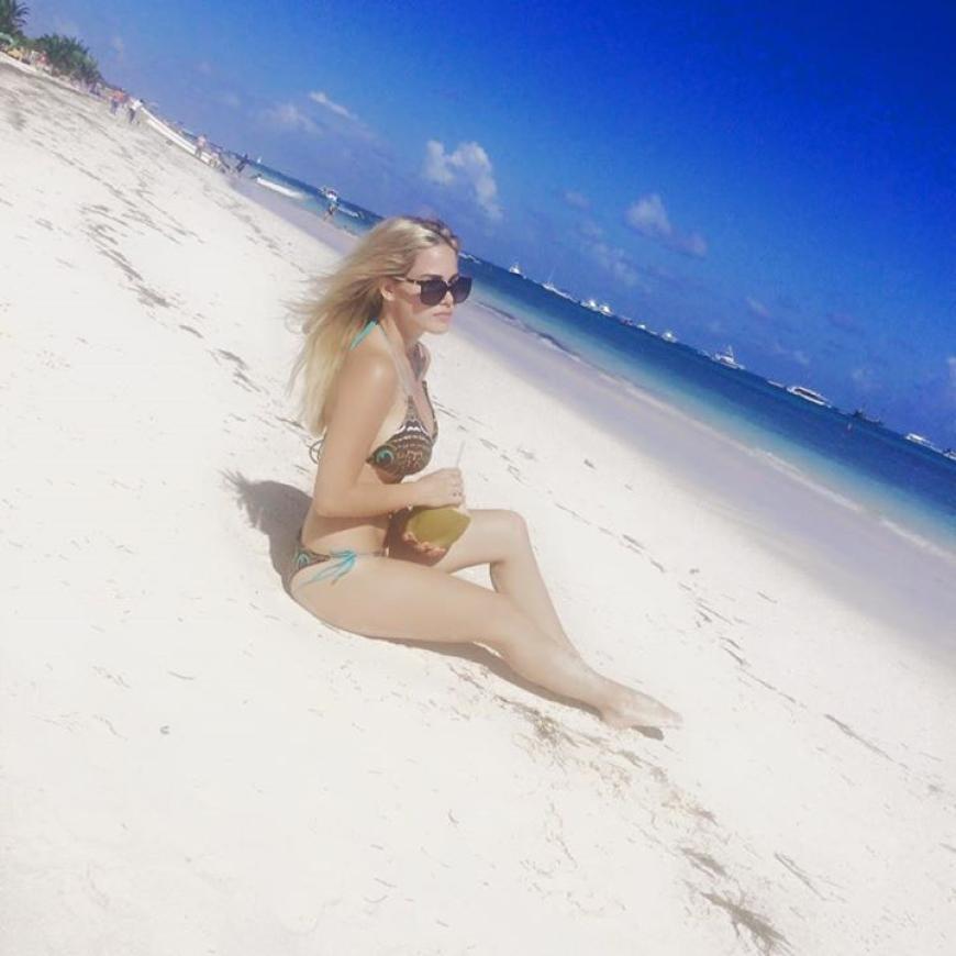 Manche Fans sind genervt von Angelina Hegers Urlaubsfotos.