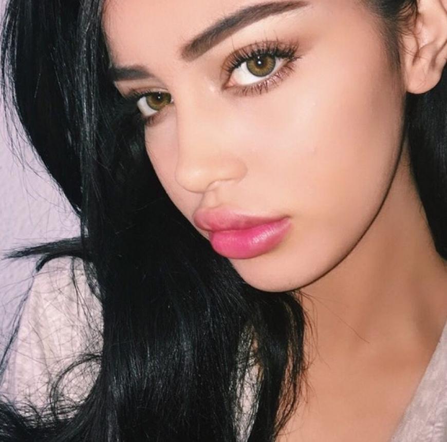 Ihr Instagram-Account ist seitdem enorm gewachsen. Cindy läuft nun sogar als Model auf der Fashion Week in Madrid.