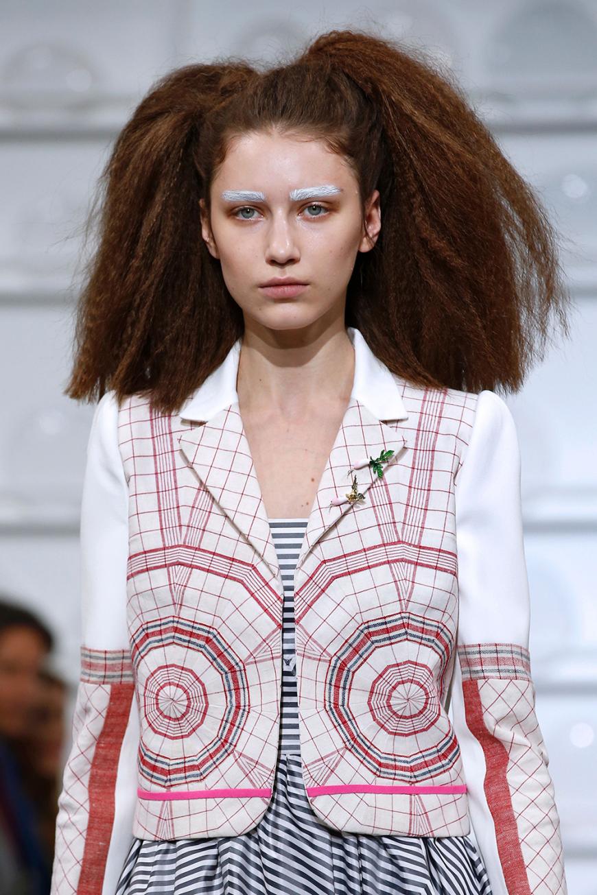 Big Hair, don't care: Bei der Fashion Show von Schiaparelli setzt man auf extravagante Looks.