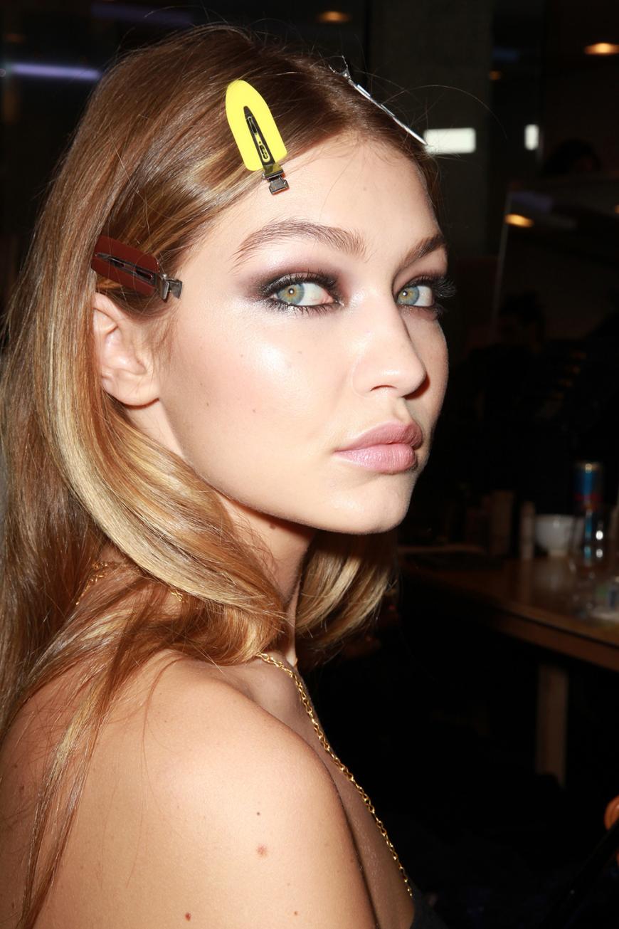 Gigi Hadid mit sexy Eyes in rauchigen Tönen
