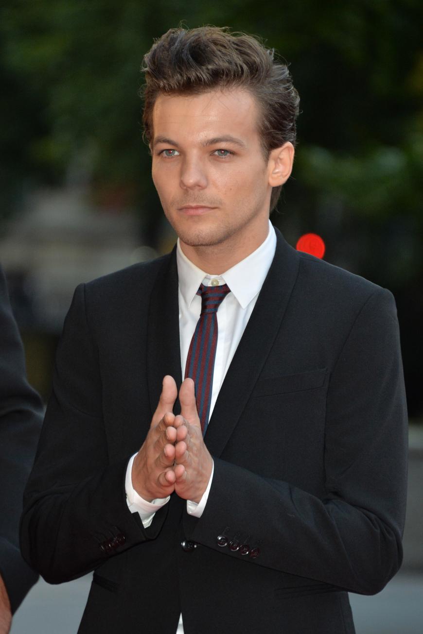 Vor wenigen Tagen wurde One Direction-Mitglied Louis Tomlinson zum ersten Mal Vater. Der Sänger teilte seinen Fans die freudige Botschaft via Twitter mit. Für den Namen ihres Sohnes haben sich der Sänger und Kindsmutter Briana Jungwirth etwas ganz besonderes ausgedachrt: Der kleine Sporss heißt Freddie Reign.