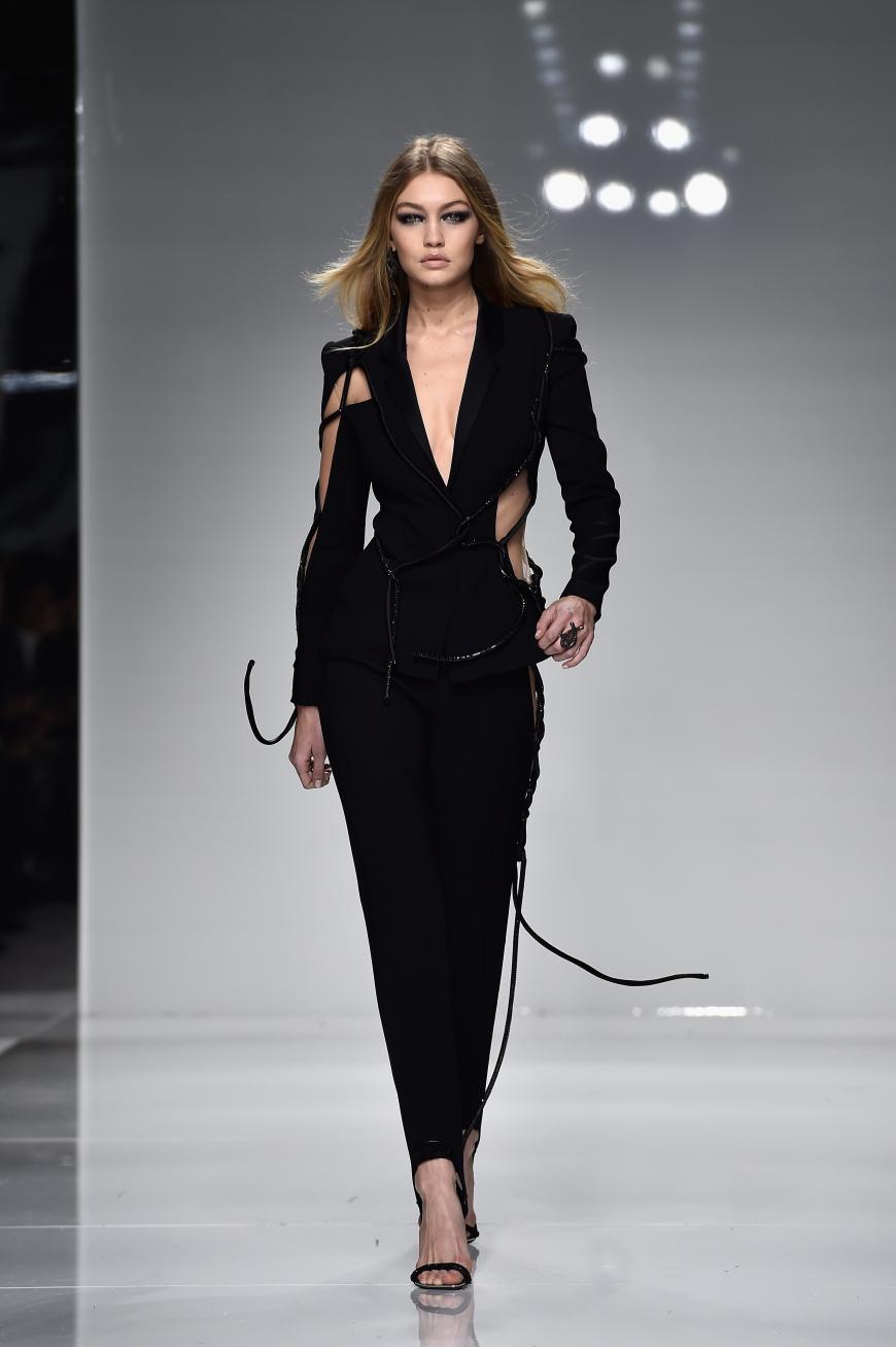 Auch Gigi Hadid lief für Versace Atelier