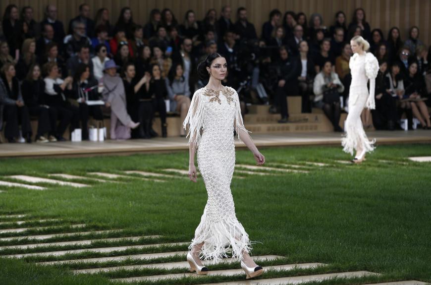 Weiß und schwarz gaben bei der Chanel Show den Ton an.