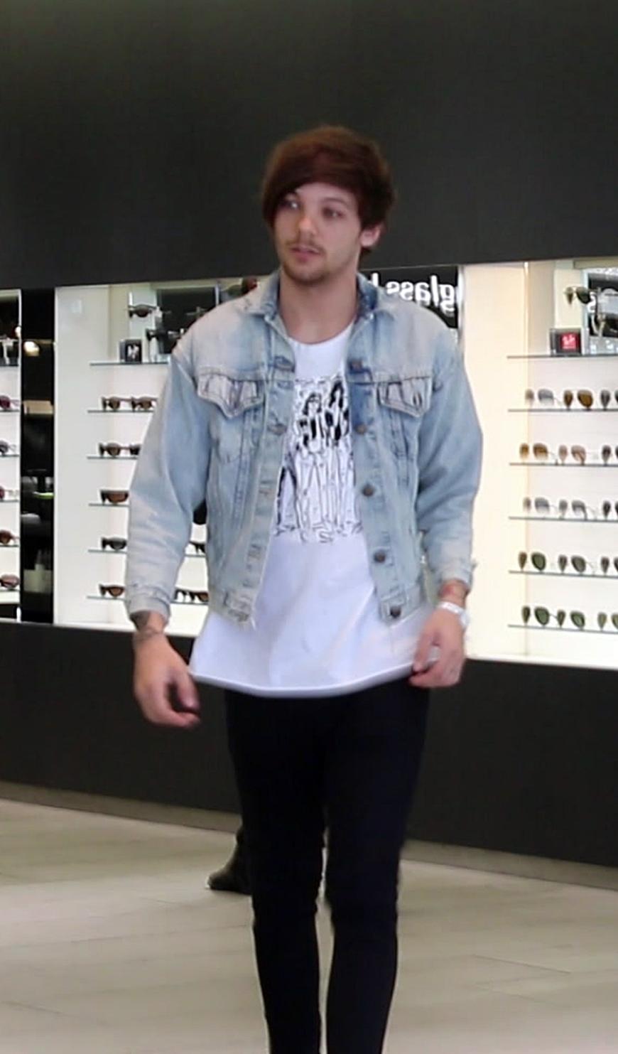 Wenige Stunden nach der Geburt wurde Louis Tomlinson beim Shopping gesichtet.