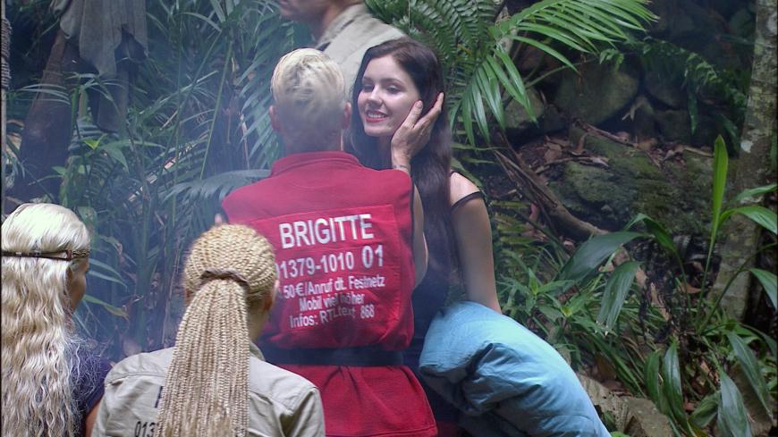 Da waren es nur noch sechs Camper. Nathalie Volk verabschiedet sich von Brigitte.