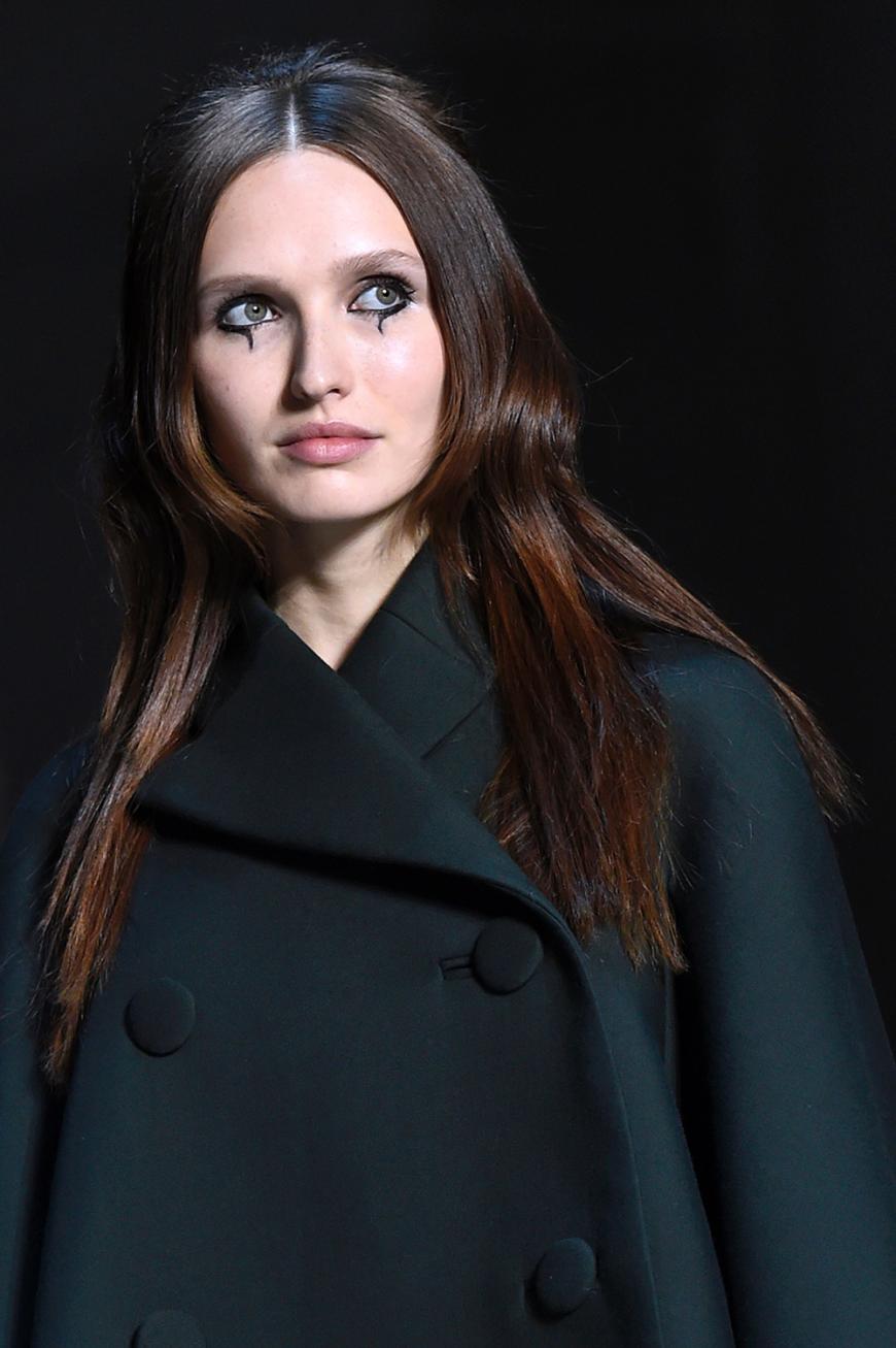 Ihr außergewöhnlicher Look kommt besonders bei den Couture-Schauen in Paris gut an.