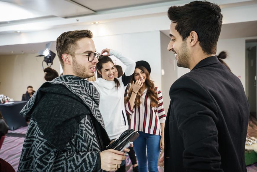 In der Suite des nhow Hotels tauschen sich Blogger und Social Media Stars aus.
