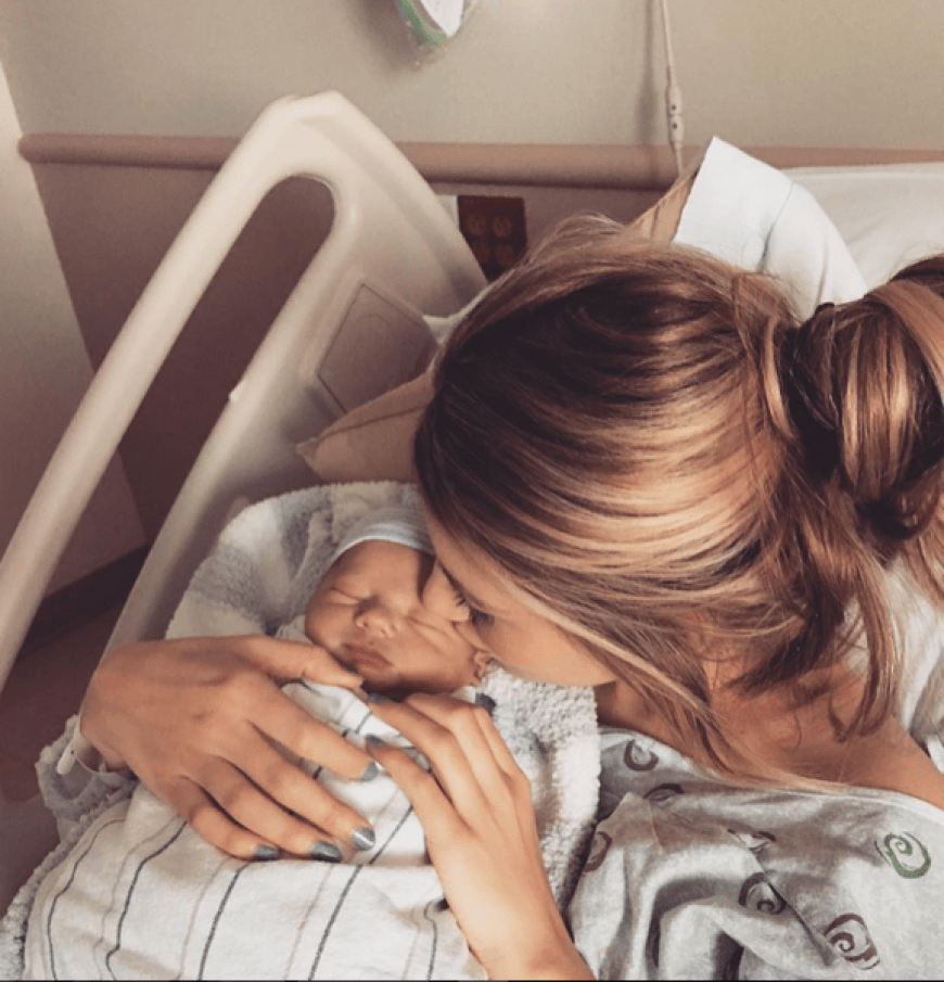 Auch Kindsmutter Briana Jungwirth teilte ein erstes Foto von Söhnchen Freddie Reign.