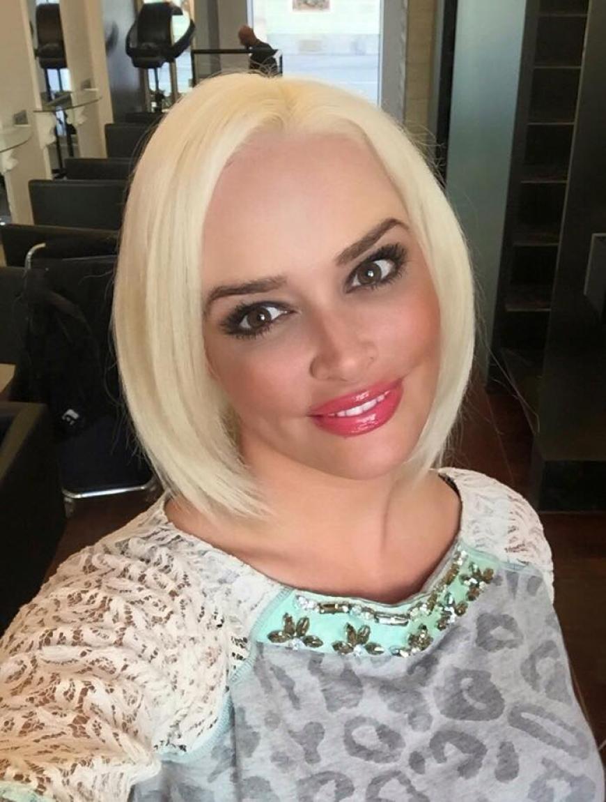Die Blondine trägt ihre Haare jetzt zu einem frechen Bob.