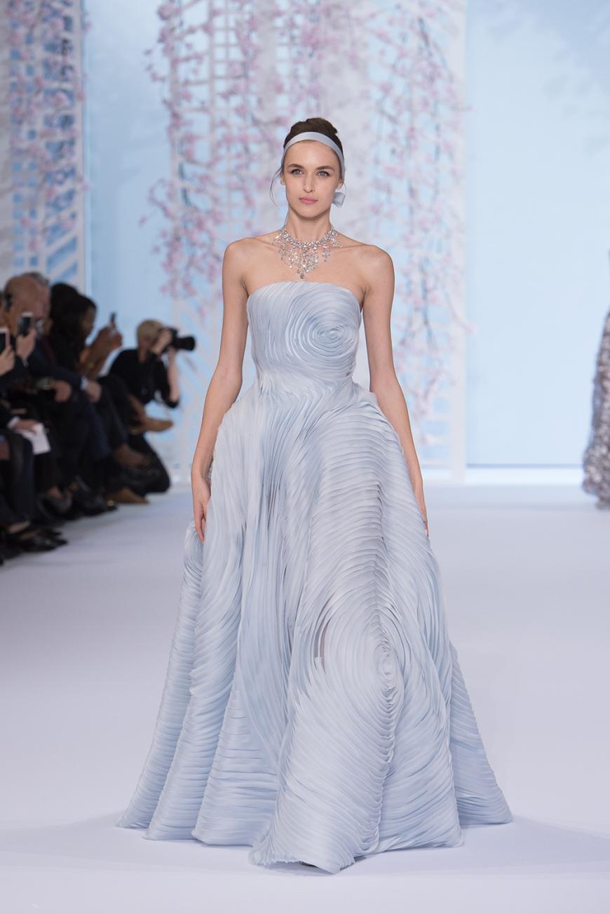 Im zartblauen Kleid von Ralph & Russo hat man sein