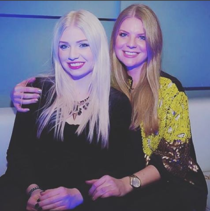 Mit Schwester Lavinia, die über Bachelor-Kandidatin Anni sagt: