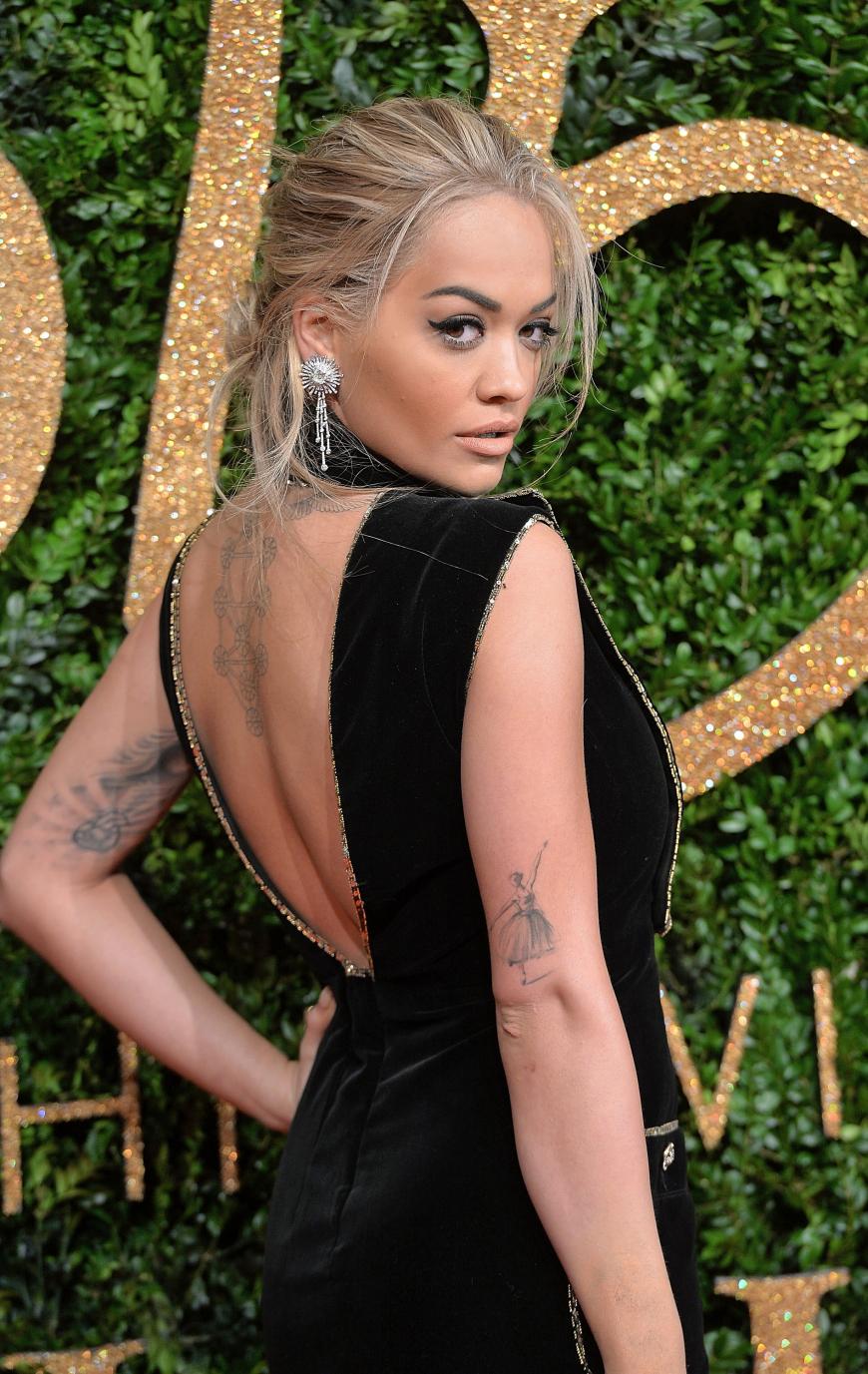 Rita Ora will auffallen ...