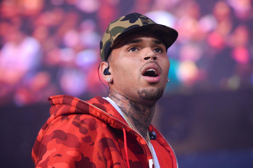 Chris Brown wird vorgeworfen, aufgrund seines Tabak- und Marihuanakonsums schuld am Asthma seiner Tochter zu sein.
