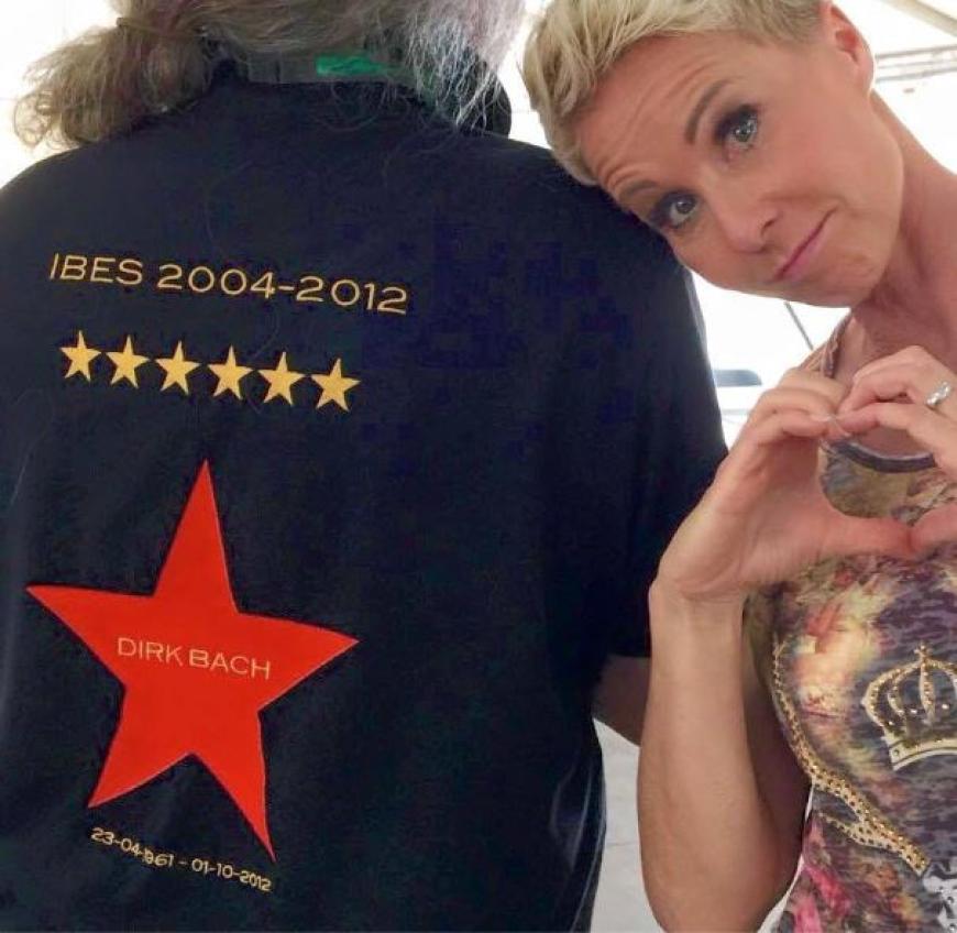 Sonja Zietlow gedenkt an ihren verstorbenen Dschungelcamp-Kollen Dirk Bach.