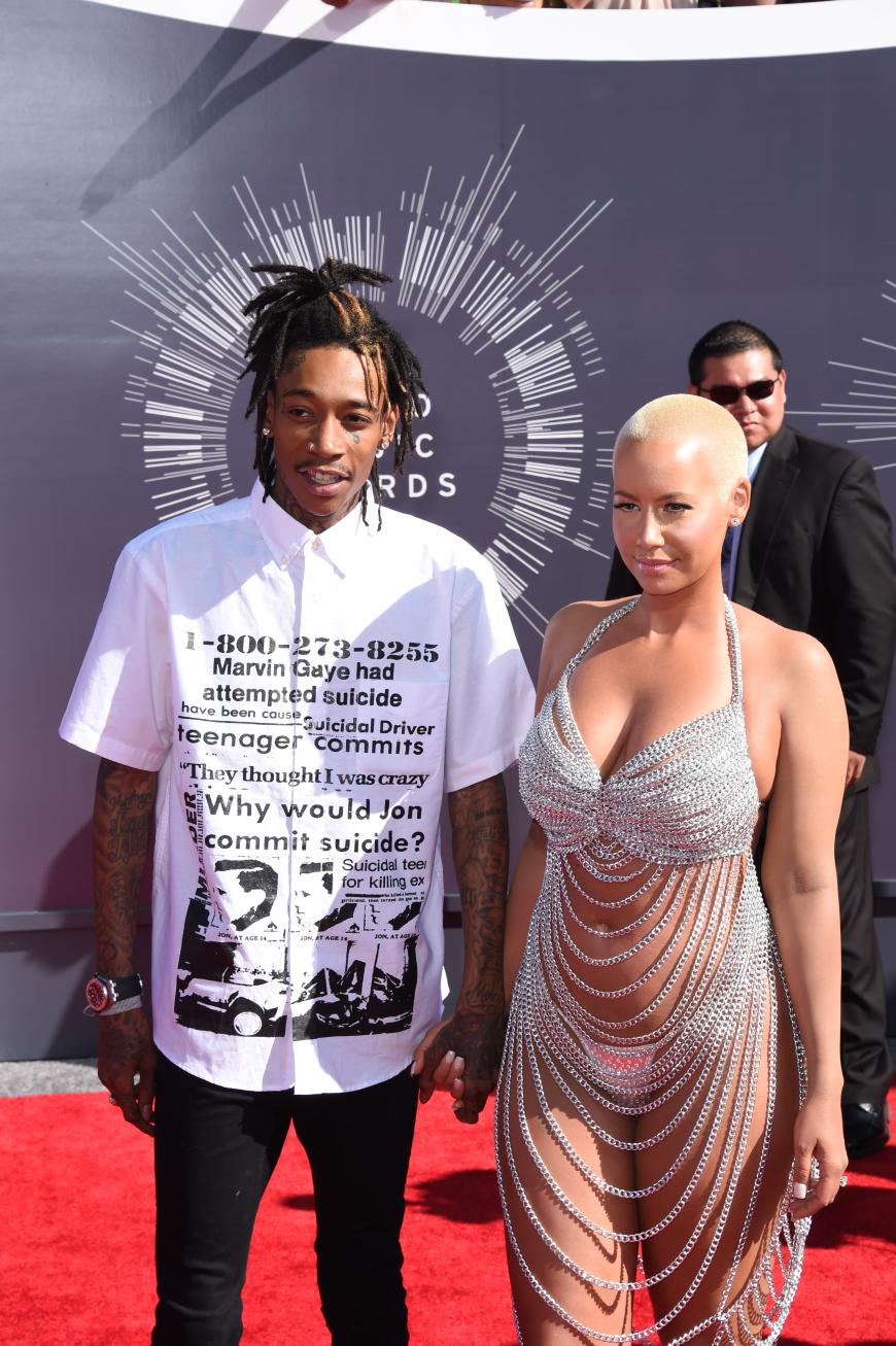 2013 heiratete sie den Rapper Wiz Khalifa, mit dem sie einen gemeinsame Sohn hat. 2014 reichte Amber nach nur einem Jahr die Scheidung ein. Trotzdem steht das Model noch immer zu ihrem Ex-Mann.