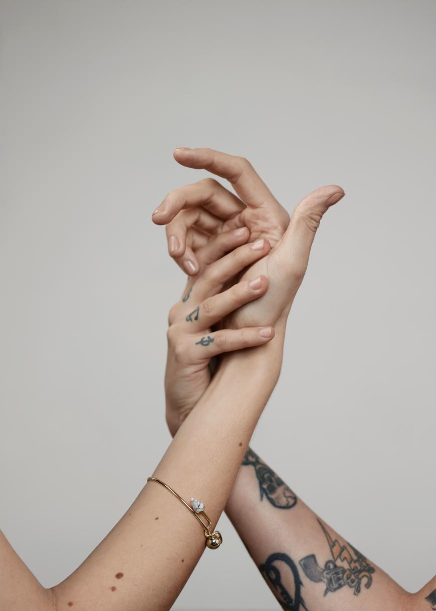 FAUX/real for &OtherStories: Verschlungenes Armband mit Stein