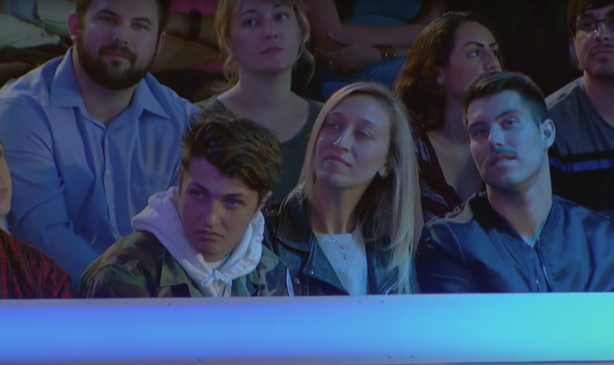 Auch Bruder Anwar Hadid (2.v.l.) saß im Publikum der TV-Show und hatte angesichts Gigis bewegender Worten mit den Tränen zu kämpfen. Neben Mutter Yolanda und Schwester Bella leidet auch er an der tükischen Krankheit.