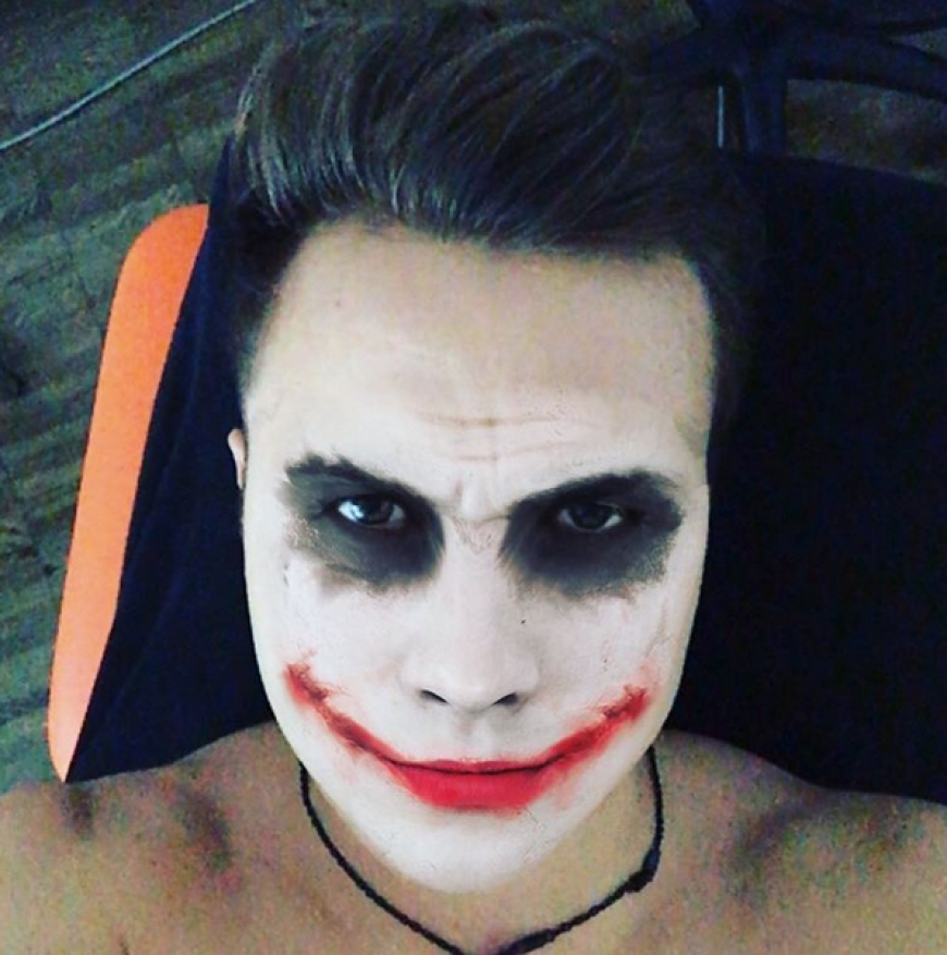 Fußballstar Mario Götze hat als Joker an Karneval gut lachen.