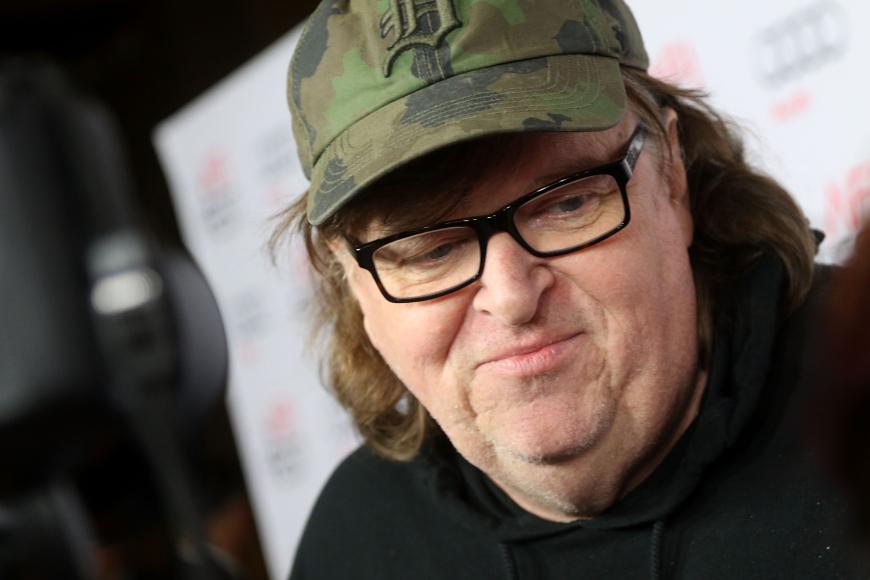 Michael Moore wurde aufgrund einer Lungenentzündung behandelt.