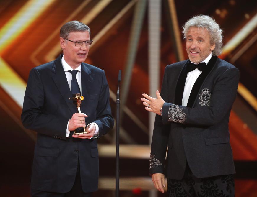 Günther Jauch wurde ebenfalls ausgezeichnet. Der Moderator bekam einen der begehrten Publikumspreise (überreicht von Thomas Gottschalk) und wurde zum besten Showmaster des Jahres gekürt.