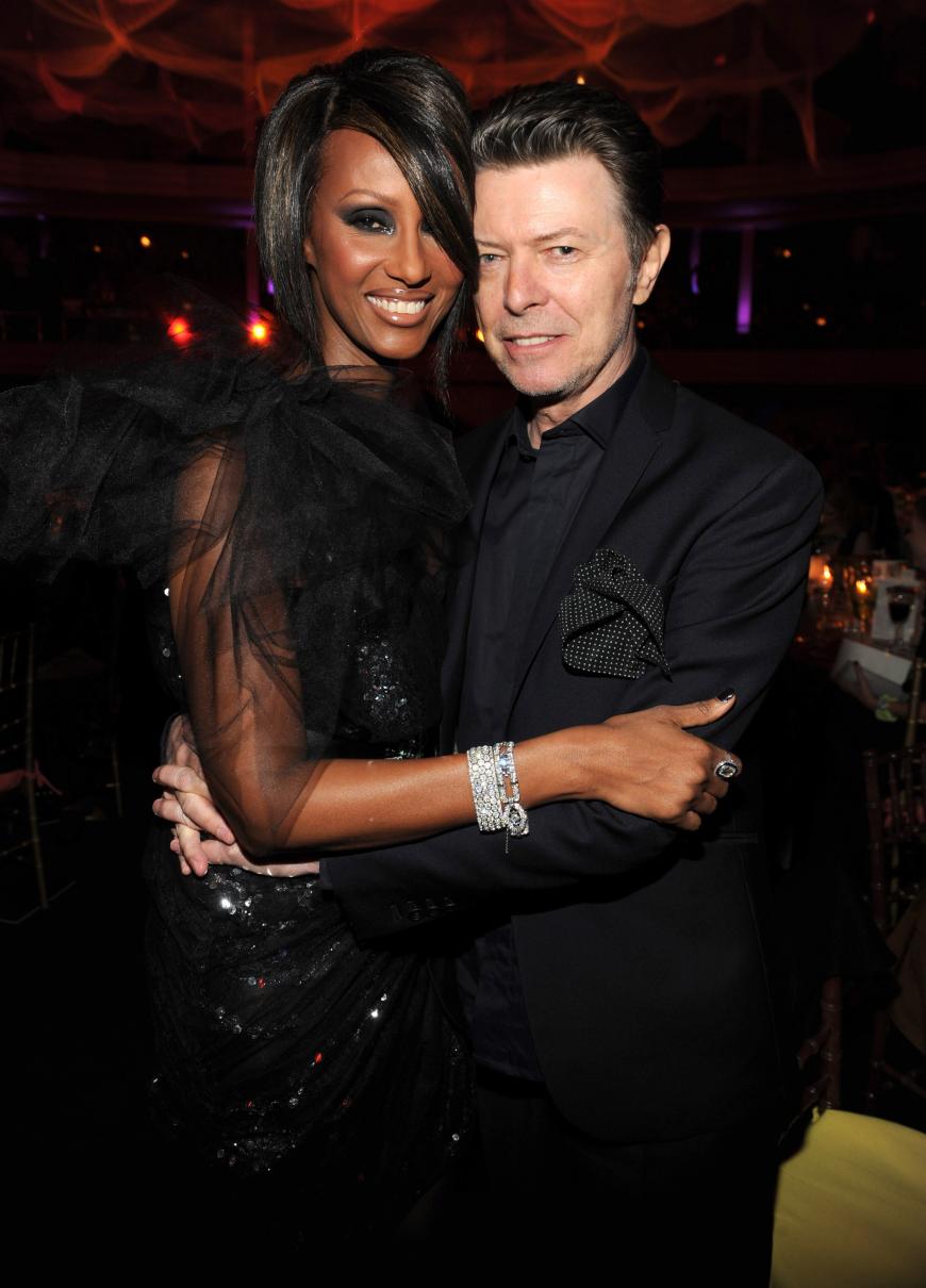 Iman Abdulmajid meldet sich nach dem Tod ihres geliebten Mannes David Bowie wieder zurück.