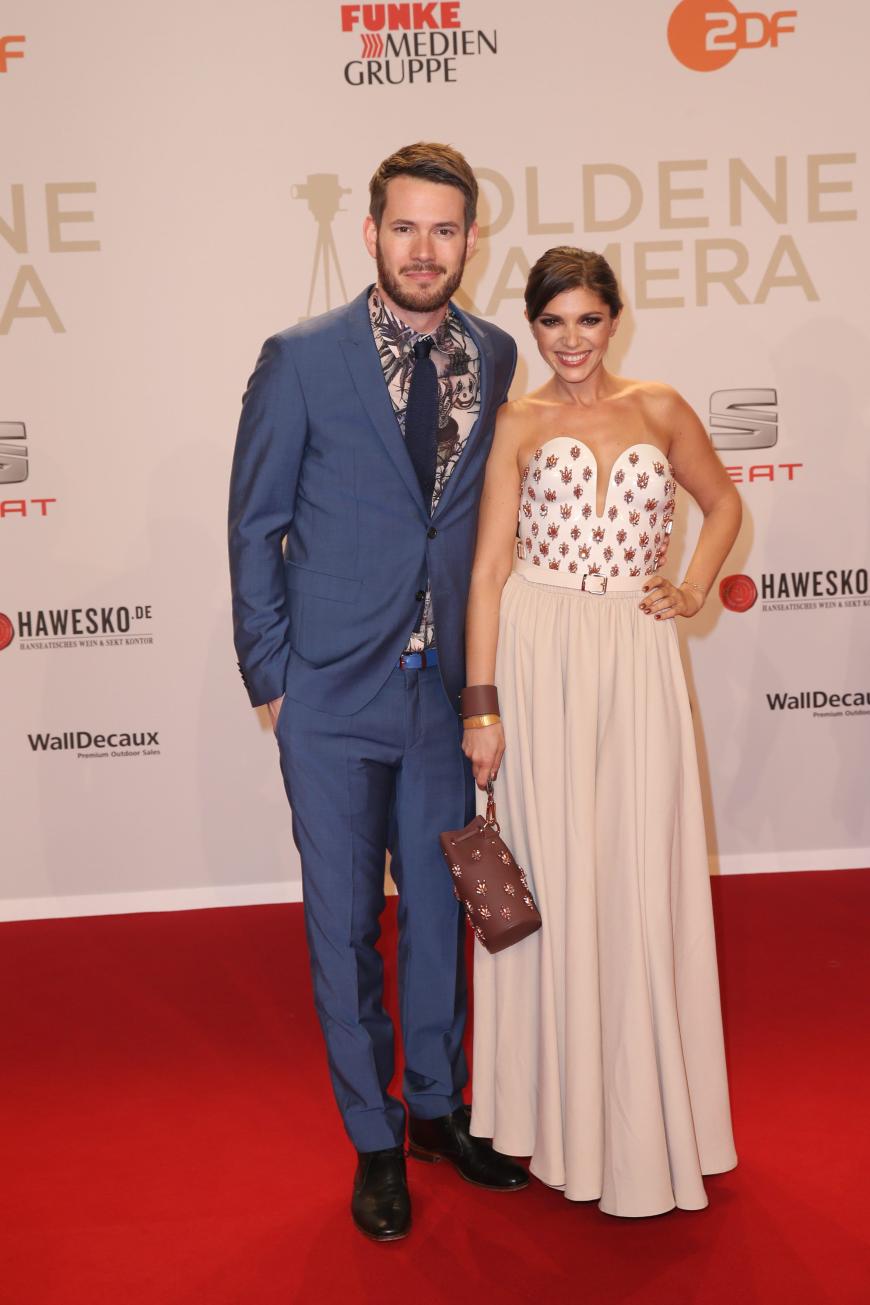 Auch gelungen: Anna Angelina Wolfers in einem tollen Kleid von Marina Hörmanseder. Auch der Mann an ihrer Seite ist natürlich nicht zu verachten...