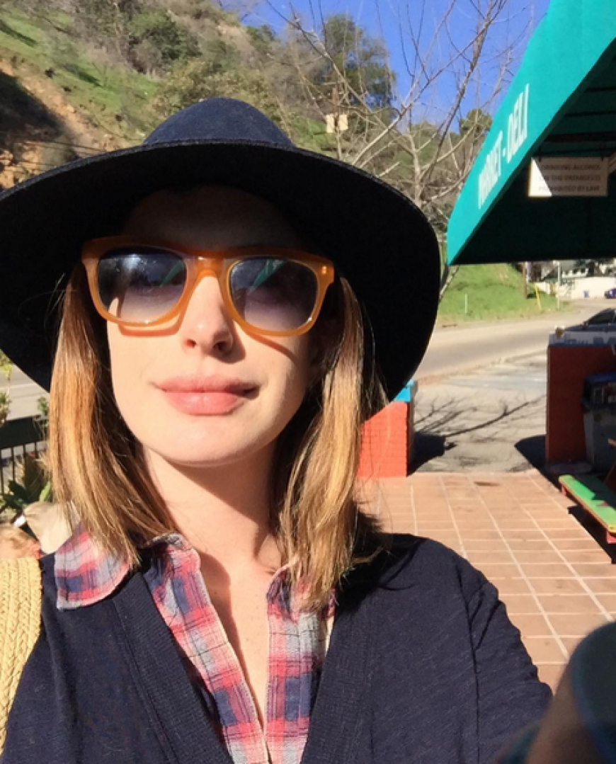 Anne Hathaway überrascht ihre Fans mit neuem Hairstyle.